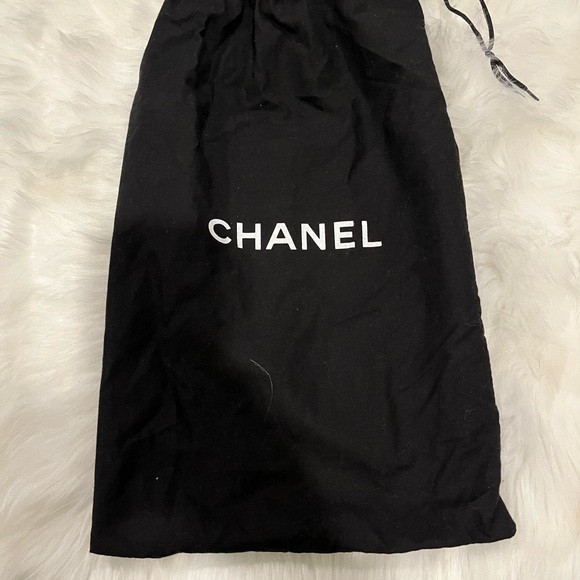 Authentic Chanel Shoulder Bag - Picture 6 of 9